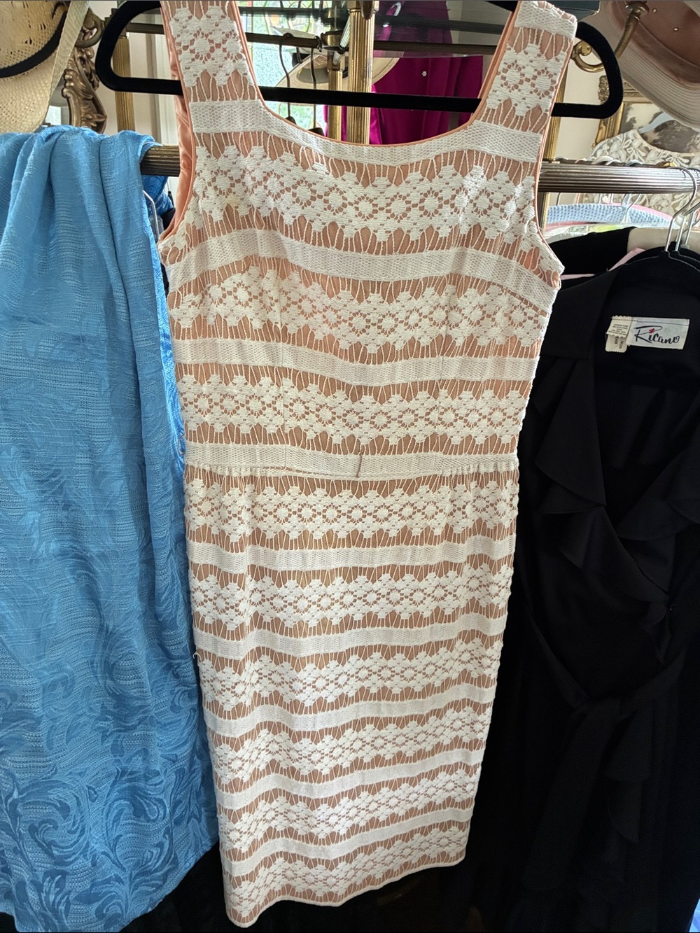 Vintage Sleeveless Lace Sheath Dress in Blush and White